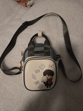 Bioworld Cream and Blue Harry Potter Character Crossbody Bag